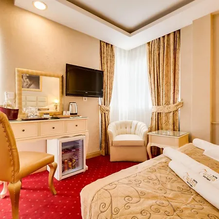 Twins Hotel 3*